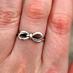 Vintage bow design sterling silver ring
